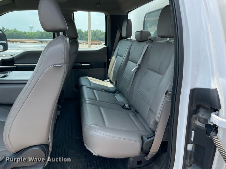 image for item DM0260 2018 Ford F250 Super Duty  SuperCab utility bed pickup truck