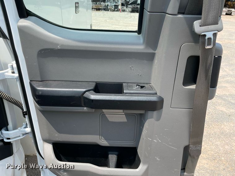 image for item DM0260 2018 Ford F250 Super Duty  SuperCab utility bed pickup truck