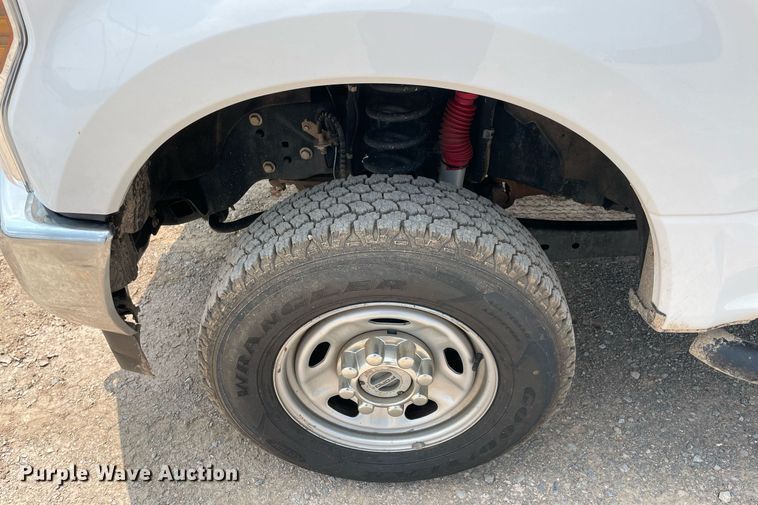 image for item DM0260 2018 Ford F250 Super Duty  SuperCab utility bed pickup truck