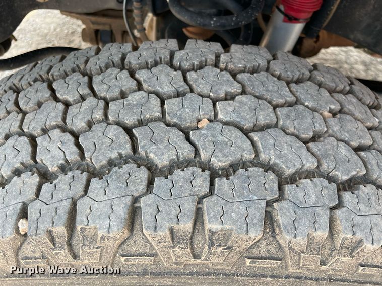 image for item DM0260 2018 Ford F250 Super Duty  SuperCab utility bed pickup truck