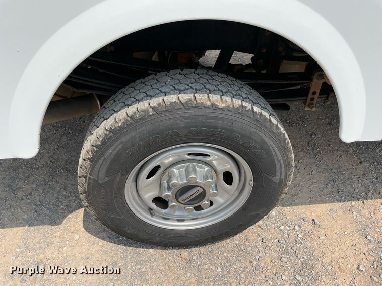 image for item DM0260 2018 Ford F250 Super Duty  SuperCab utility bed pickup truck