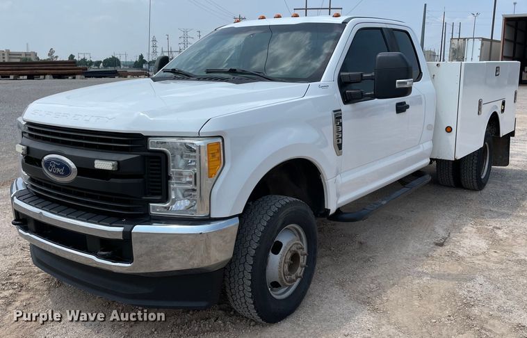 image for item DM0261 2017 Ford F350 Super Duty  SuperCab utility bed pickup truck