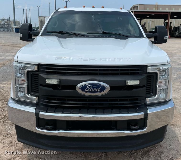 image for item DM0261 2017 Ford F350 Super Duty  SuperCab utility bed pickup truck