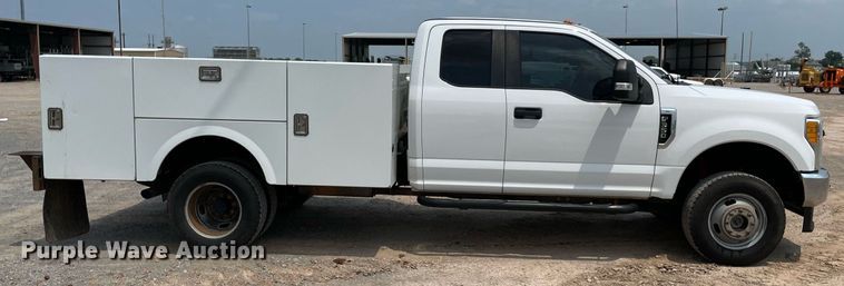 image for item DM0261 2017 Ford F350 Super Duty  SuperCab utility bed pickup truck