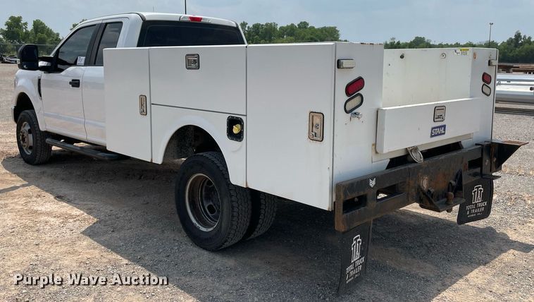 image for item DM0261 2017 Ford F350 Super Duty  SuperCab utility bed pickup truck