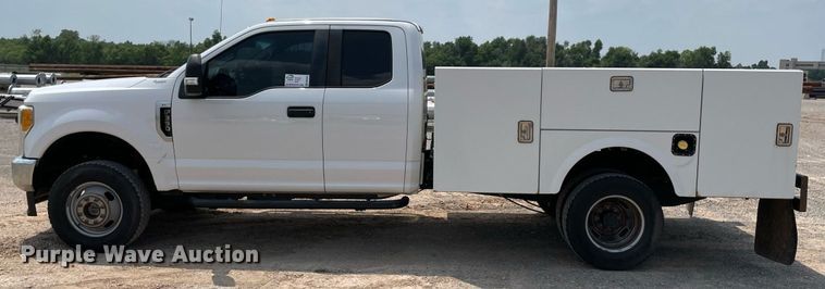 image for item DM0261 2017 Ford F350 Super Duty  SuperCab utility bed pickup truck