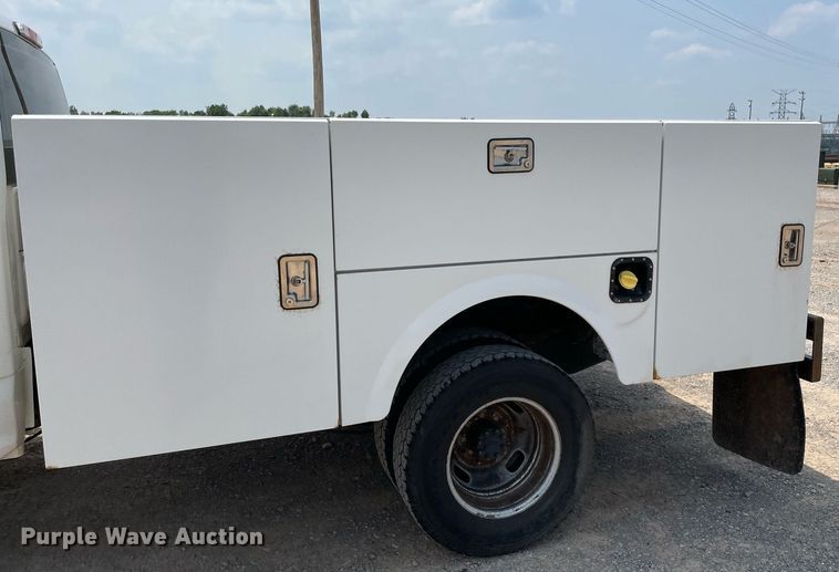 image for item DM0261 2017 Ford F350 Super Duty  SuperCab utility bed pickup truck