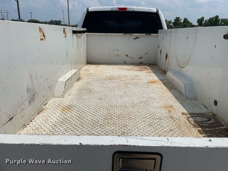 image for item DM0261 2017 Ford F350 Super Duty  SuperCab utility bed pickup truck