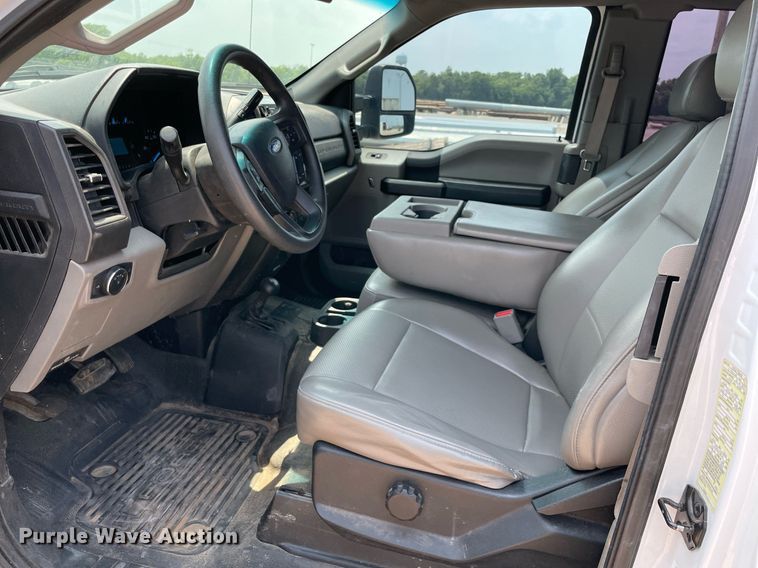 image for item DM0261 2017 Ford F350 Super Duty  SuperCab utility bed pickup truck