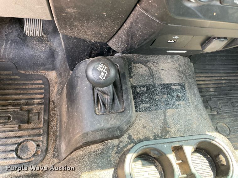 image for item DM0261 2017 Ford F350 Super Duty  SuperCab utility bed pickup truck