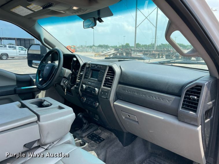 image for item DM0261 2017 Ford F350 Super Duty  SuperCab utility bed pickup truck