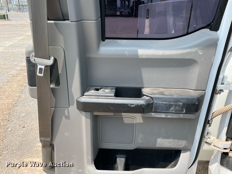 image for item DM0261 2017 Ford F350 Super Duty  SuperCab utility bed pickup truck