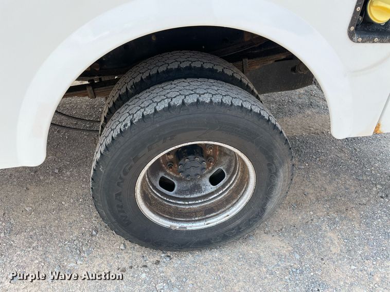 image for item DM0261 2017 Ford F350 Super Duty  SuperCab utility bed pickup truck