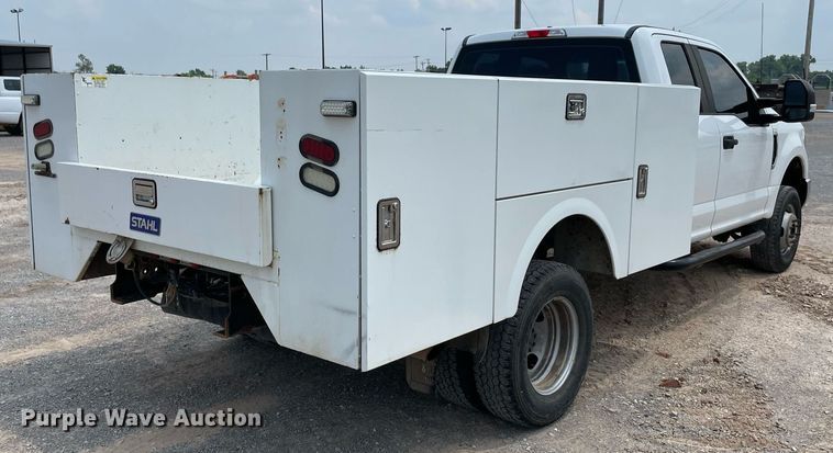 image for item DM0262 2017  Ford F350 Super Duty  SuperCab utility bed pickup truck