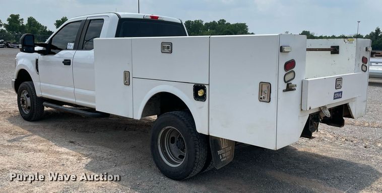 image for item DM0262 2017  Ford F350 Super Duty  SuperCab utility bed pickup truck