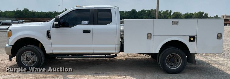 image for item DM0262 2017  Ford F350 Super Duty  SuperCab utility bed pickup truck