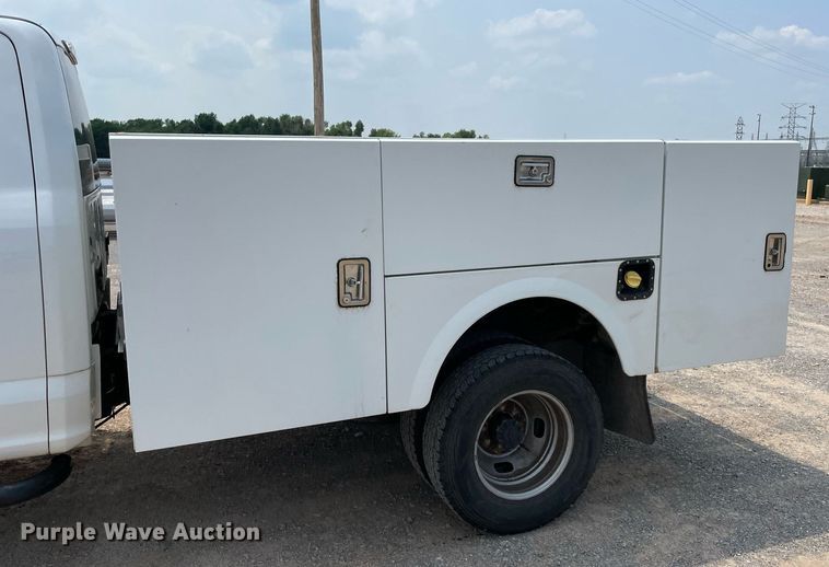 image for item DM0262 2017  Ford F350 Super Duty  SuperCab utility bed pickup truck