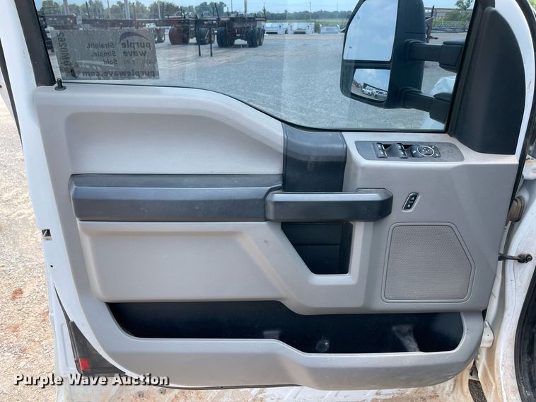 image for item DM0262 2017  Ford F350 Super Duty  SuperCab utility bed pickup truck