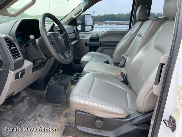 image for item DM0262 2017  Ford F350 Super Duty  SuperCab utility bed pickup truck