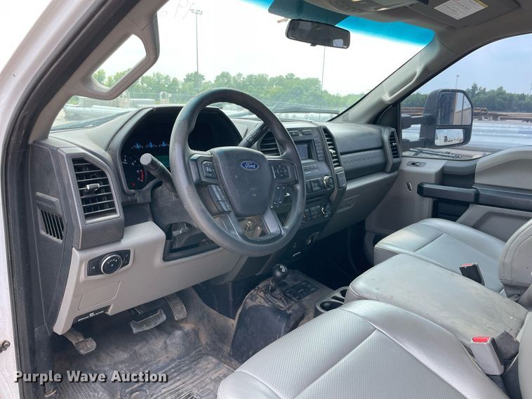 image for item DM0262 2017  Ford F350 Super Duty  SuperCab utility bed pickup truck