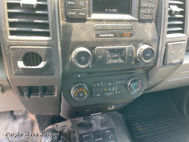 image for item DM0262 2017  Ford F350 Super Duty  SuperCab utility bed pickup truck