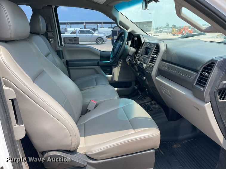 image for item DM0262 2017  Ford F350 Super Duty  SuperCab utility bed pickup truck