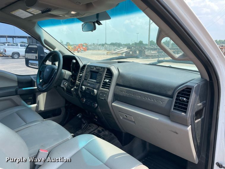 image for item DM0262 2017  Ford F350 Super Duty  SuperCab utility bed pickup truck