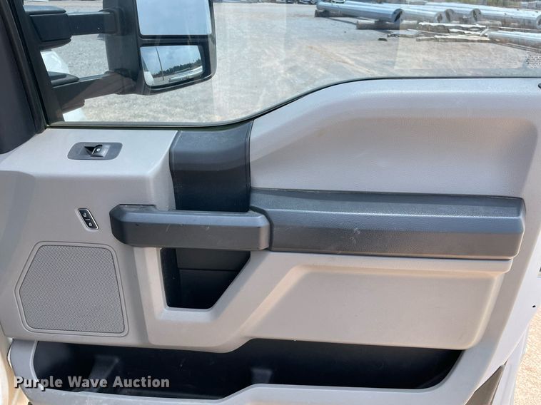 image for item DM0262 2017  Ford F350 Super Duty  SuperCab utility bed pickup truck