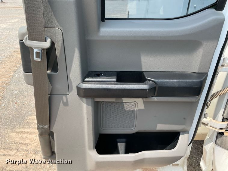 image for item DM0262 2017  Ford F350 Super Duty  SuperCab utility bed pickup truck