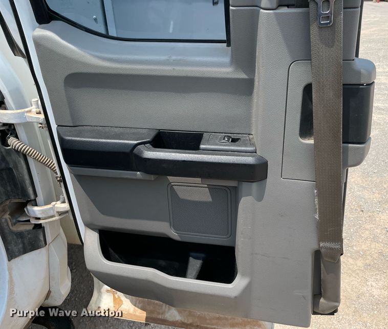 image for item DM0262 2017  Ford F350 Super Duty  SuperCab utility bed pickup truck