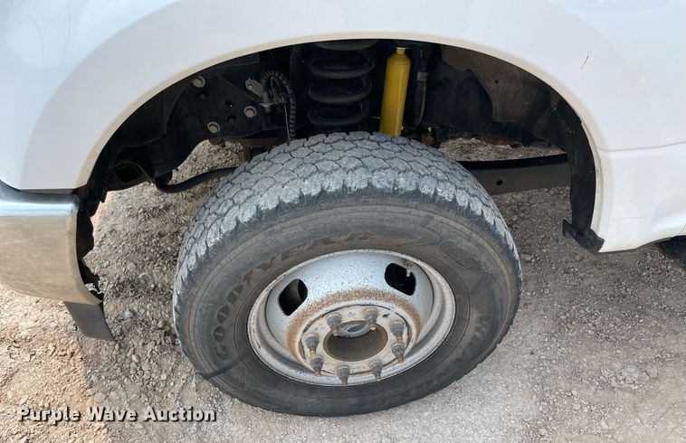 image for item DM0262 2017  Ford F350 Super Duty  SuperCab utility bed pickup truck