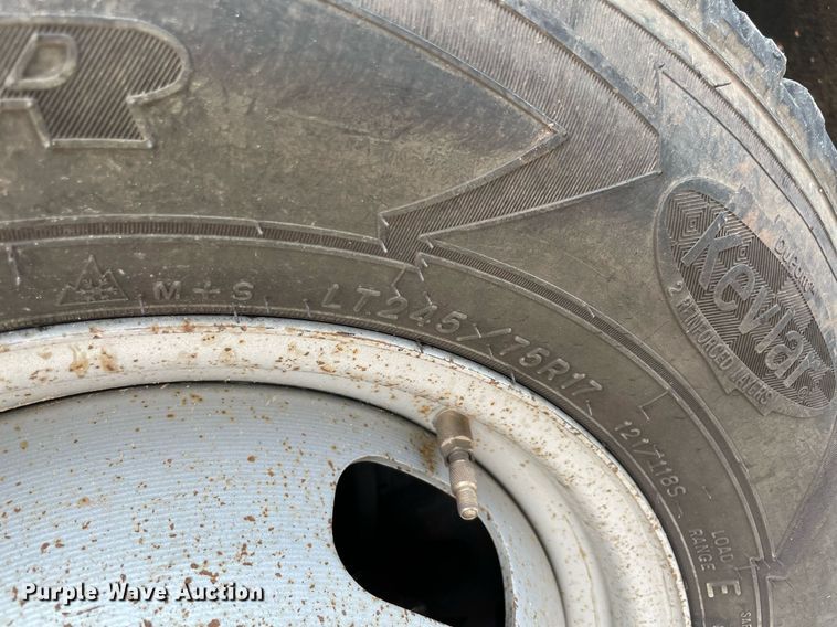 image for item DM0262 2017  Ford F350 Super Duty  SuperCab utility bed pickup truck