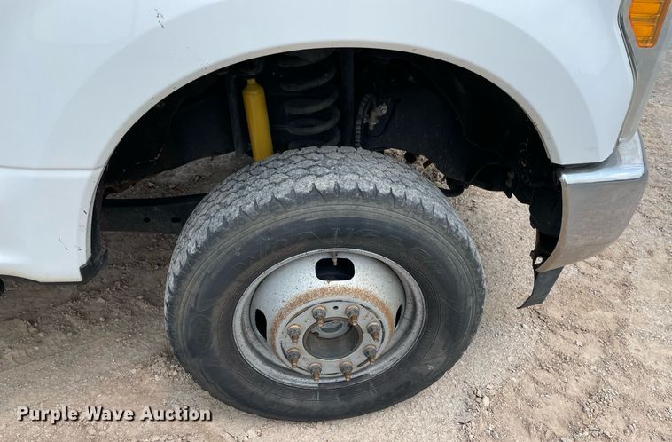 image for item DM0262 2017  Ford F350 Super Duty  SuperCab utility bed pickup truck