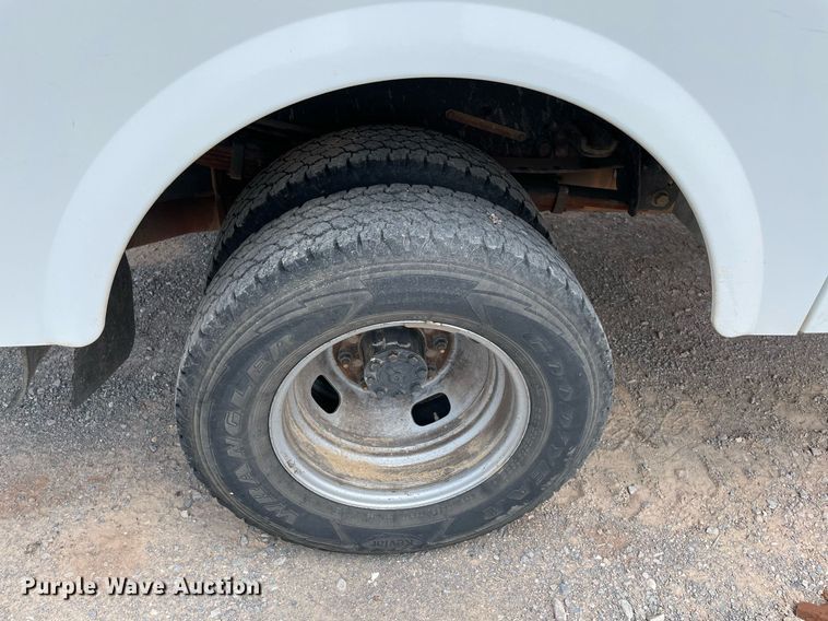 image for item DM0262 2017  Ford F350 Super Duty  SuperCab utility bed pickup truck