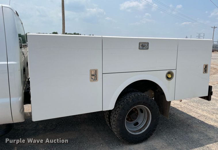 image for item DM0263 2016 Ford F350 Super Duty  SuperCab utility bed pickup truck
