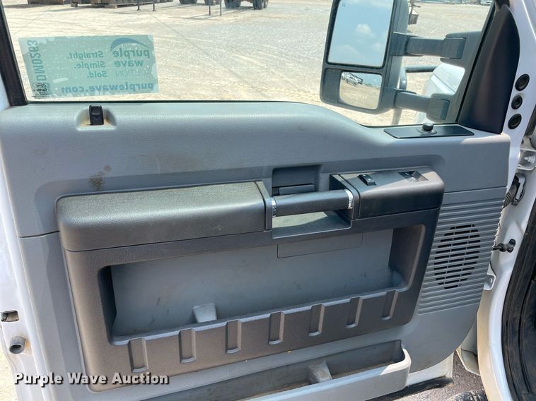 image for item DM0263 2016 Ford F350 Super Duty  SuperCab utility bed pickup truck