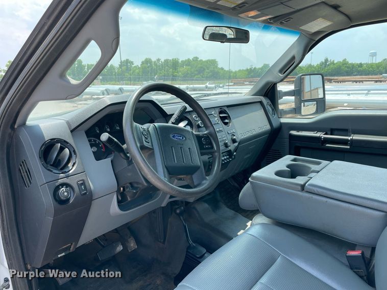 image for item DM0263 2016 Ford F350 Super Duty  SuperCab utility bed pickup truck