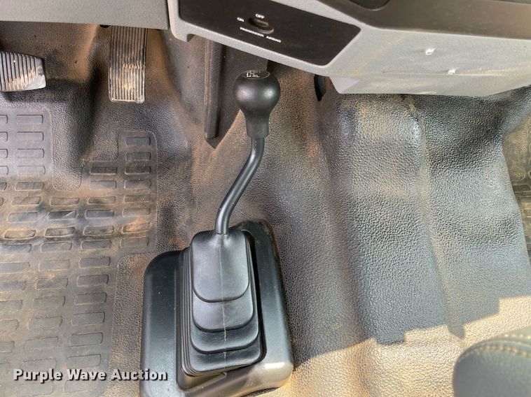 image for item DM0263 2016 Ford F350 Super Duty  SuperCab utility bed pickup truck