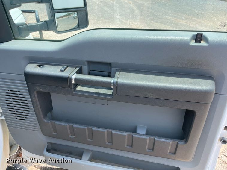 image for item DM0263 2016 Ford F350 Super Duty  SuperCab utility bed pickup truck