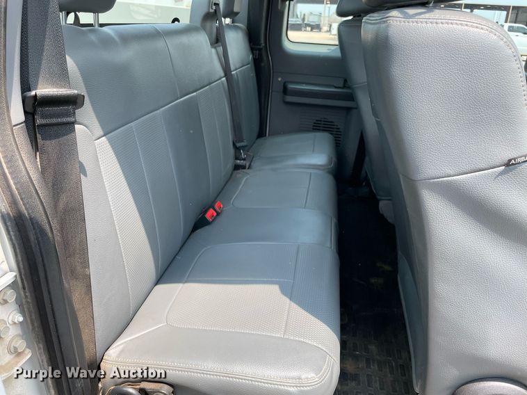 image for item DM0263 2016 Ford F350 Super Duty  SuperCab utility bed pickup truck