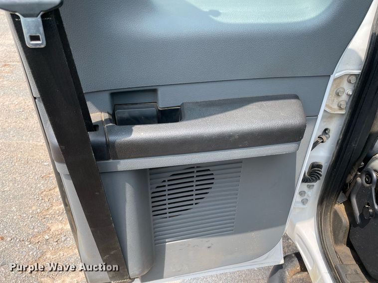 image for item DM0263 2016 Ford F350 Super Duty  SuperCab utility bed pickup truck