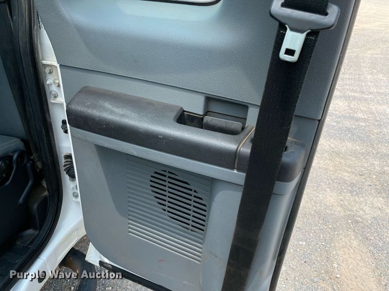 image for item DM0263 2016 Ford F350 Super Duty  SuperCab utility bed pickup truck