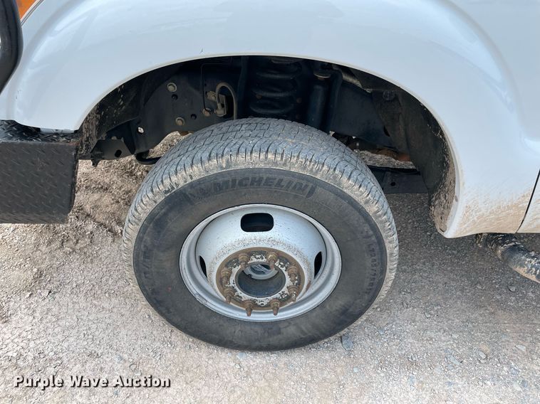 image for item DM0263 2016 Ford F350 Super Duty  SuperCab utility bed pickup truck