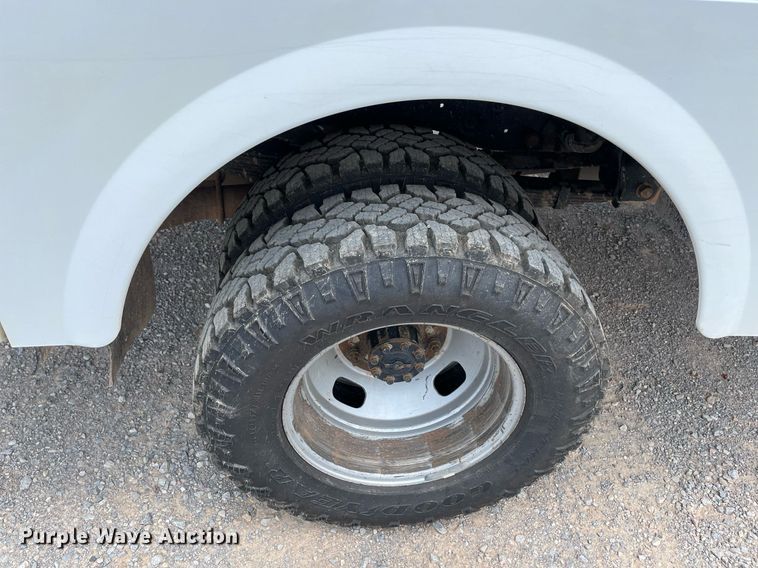 image for item DM0263 2016 Ford F350 Super Duty  SuperCab utility bed pickup truck