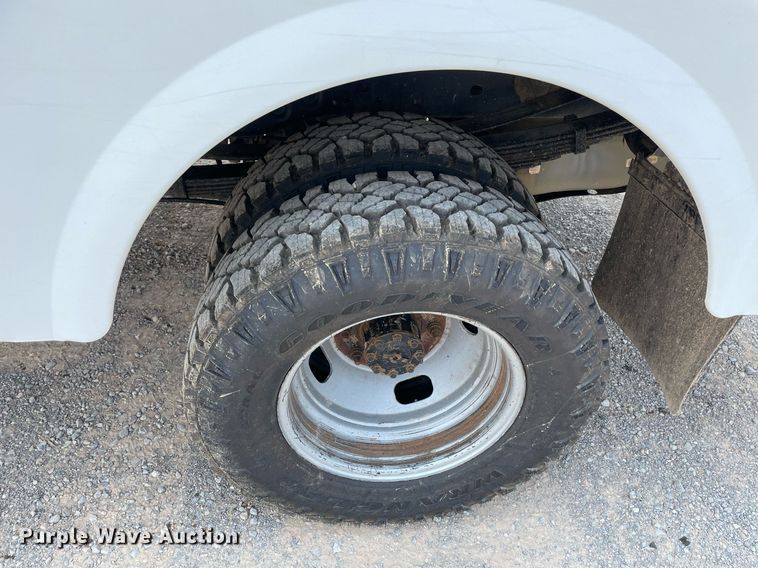 image for item DM0263 2016 Ford F350 Super Duty  SuperCab utility bed pickup truck