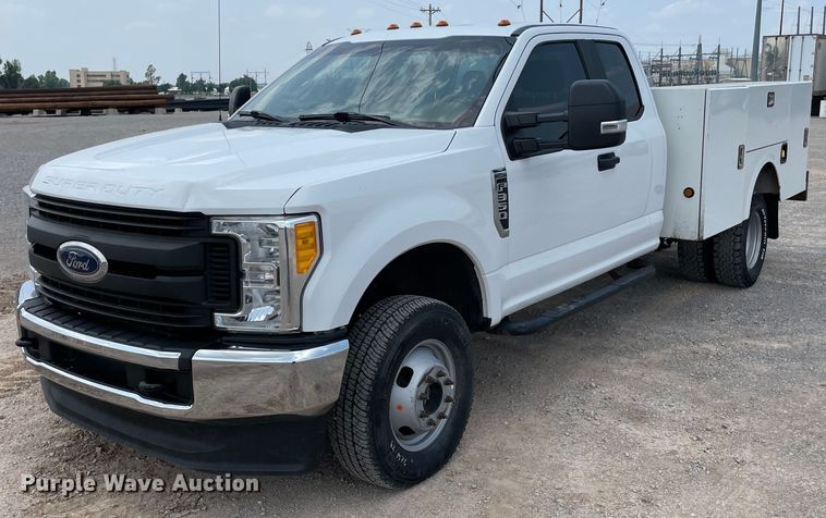 image for item DM0265 2017 Ford F350 Super Duty  SuperCab utility bed pickup truck