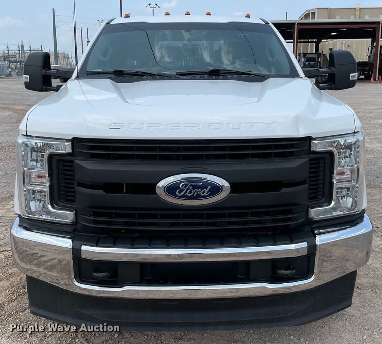 image for item DM0265 2017 Ford F350 Super Duty  SuperCab utility bed pickup truck