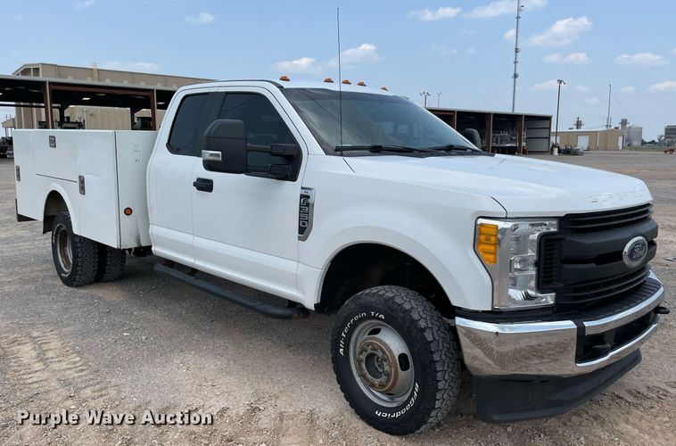 image for item DM0265 2017 Ford F350 Super Duty  SuperCab utility bed pickup truck