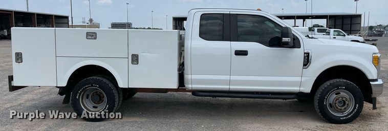 image for item DM0265 2017 Ford F350 Super Duty  SuperCab utility bed pickup truck