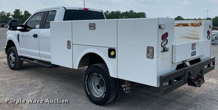 image for item DM0265 2017 Ford F350 Super Duty  SuperCab utility bed pickup truck